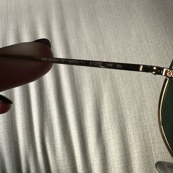 Ray-Ban Gold Frame Sunglasses with Black Case - Picture 5 of 7